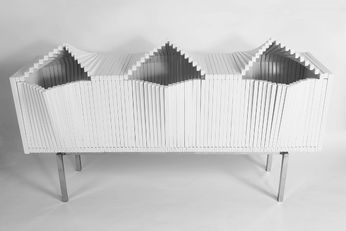 Wave cabinet par Sebastian Errazuriz maître des sculptures fonctionnelles