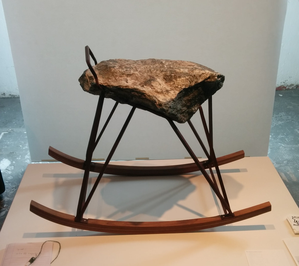 Was the first chair a stone ? chaise pierre par Lucas Munoz