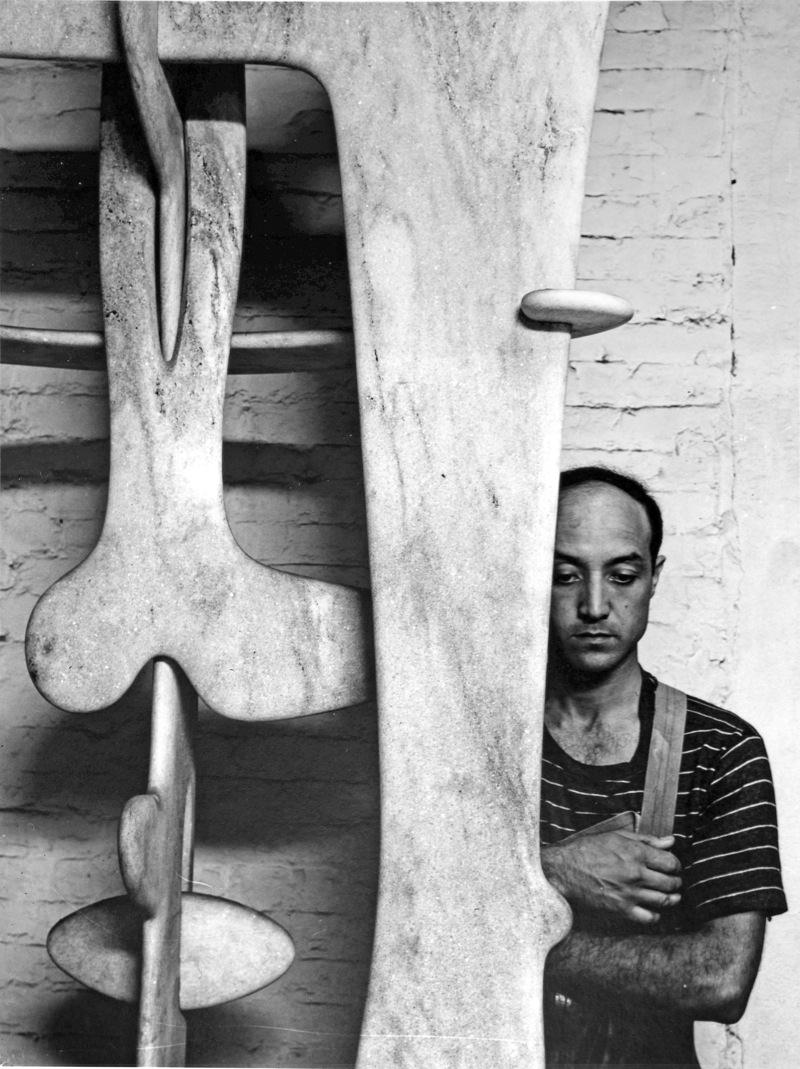 Isamu Noguchi et sculptures 1947 photographie Arnold Newman