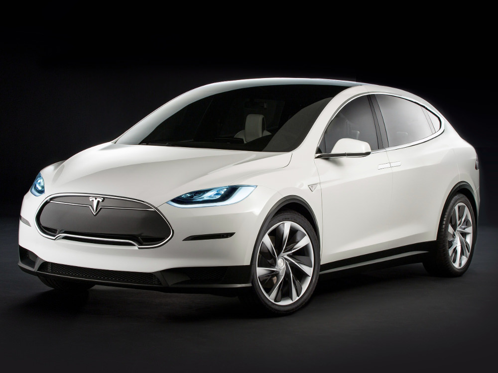 Tesla Model X Concept, déjà extrêmement fidèle au modèle définitif, à l'exception de la face avant légèrement remaniée, la calandre disparaissant sur le modèle de série.