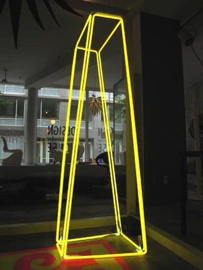 Luminaires à néon par Roger Borg