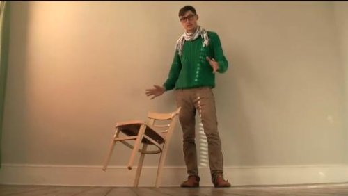 Chaise en équilibre par Pascal Anson