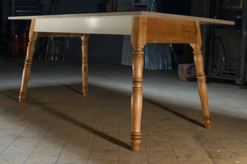 Ma nouvelle table a 200 ans par Antik Kombo