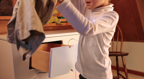 Training Dresser, la commode pour enfant par Peter Bristol
