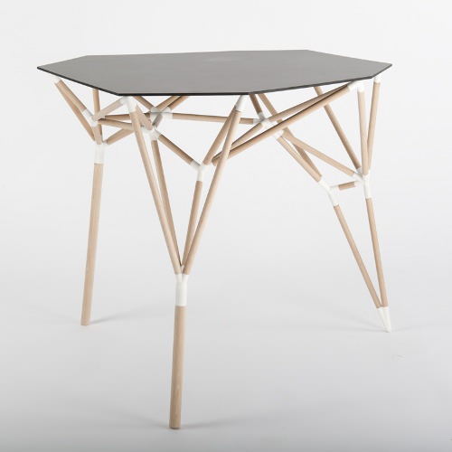 Reconnected Table par Daniel Michel