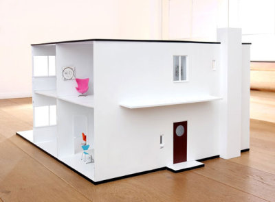 Une maison de poupée design par Arne Jacobsens