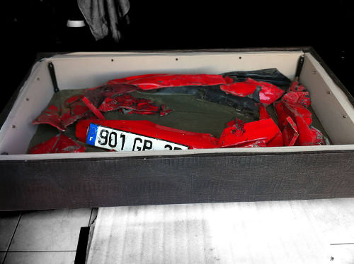 Crashed Ferrari Table par Molinelli Designs