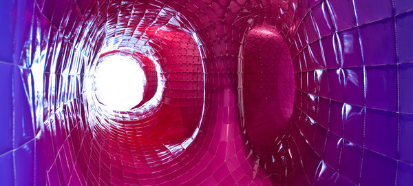 Installation futuriste CHROMAtex par SoftLab