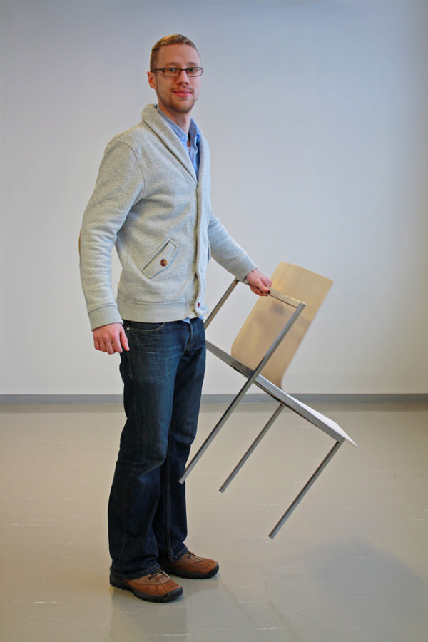 Hanger Chair le design hongrois par Andras Kerekgyarto
