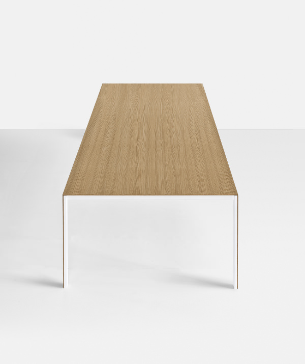 Thin-K la table de 6 mm par Luciano Bertoncini