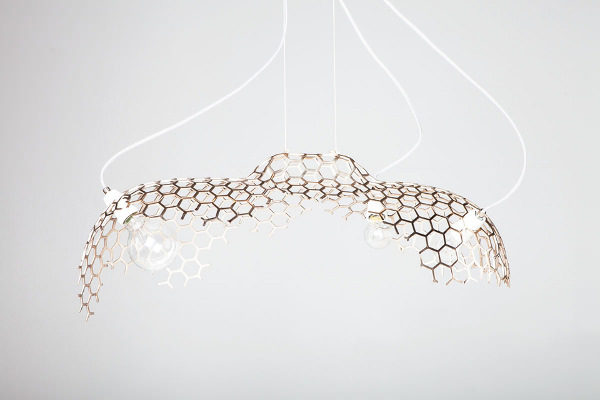 Veiled Lady lampe de dentelles métalliques par Damien Gernay