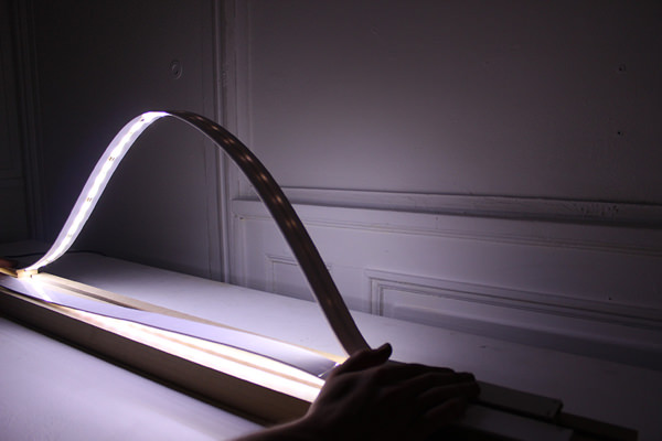 Kanagawa le bureau aux courbes lumineuses par Simon Evrard