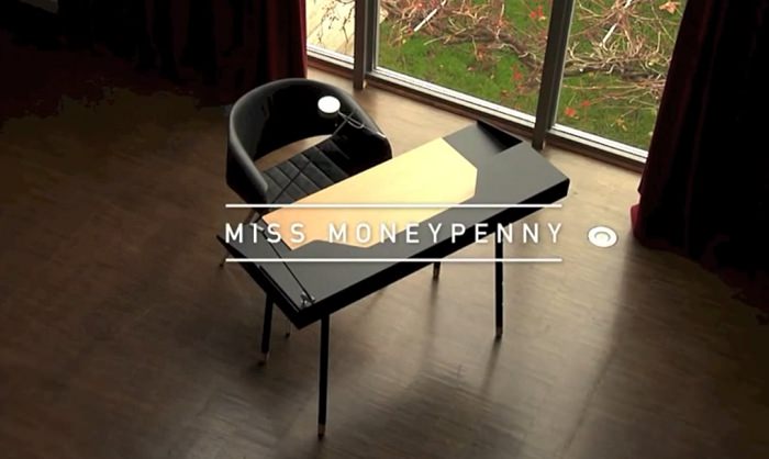 Le bureau Miss Moneypenny par Ralph Kraeuter