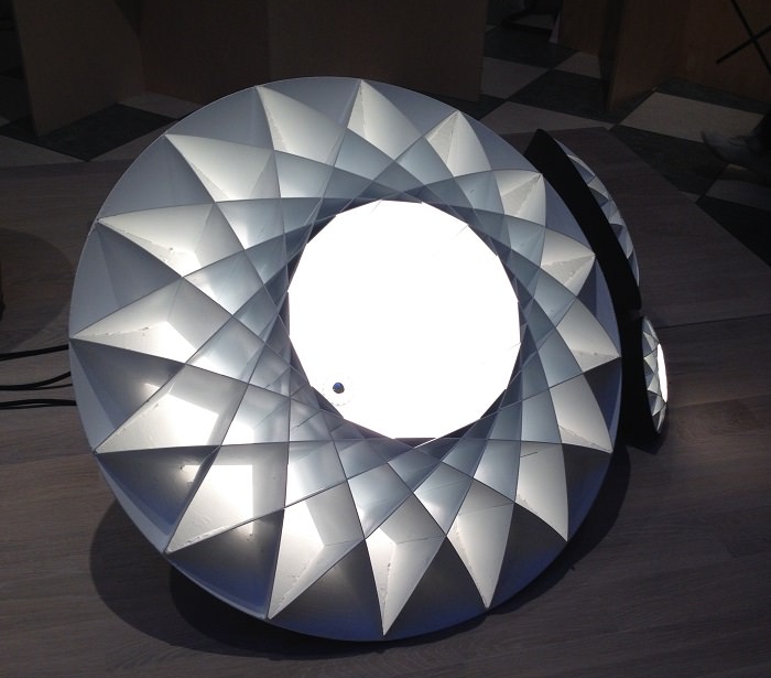 Lampe par Oscar Lind Modin, Suède - Milan Design Week