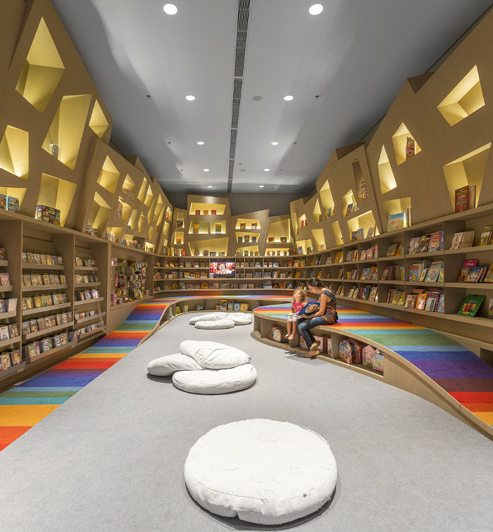 Rainbow bibliothèque par Arthur Casas Designs