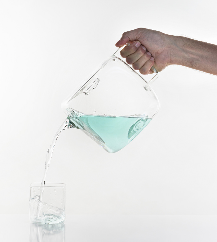 Water pitcher block la carafe invisible par Antonio Aricò