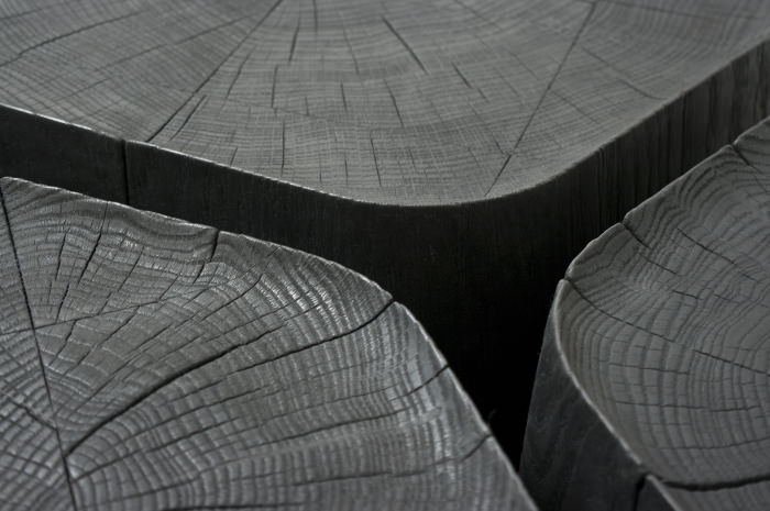 BASALT tables basses en bois brûlé par Normal Studio