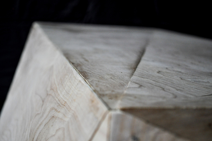 finition table design bois facettes