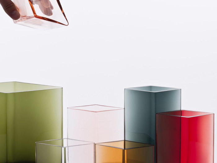 Collection de Vases colorés Ruutu Vases par Ronan et Erwan Bouroullec 