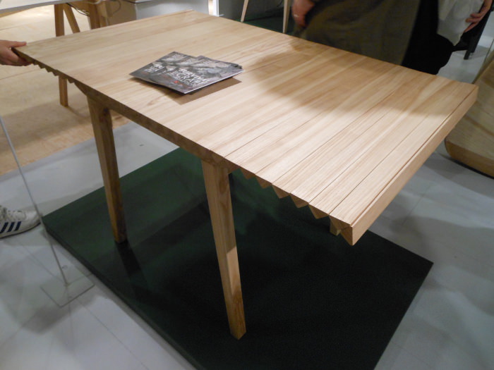 Nathalie Dackelid, table extensible Wooden Cloth