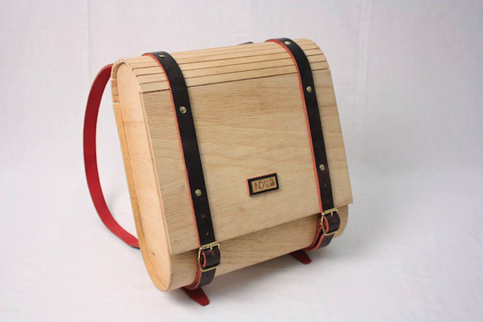 Indalo le sac à dos en bois par Inga Gubeka