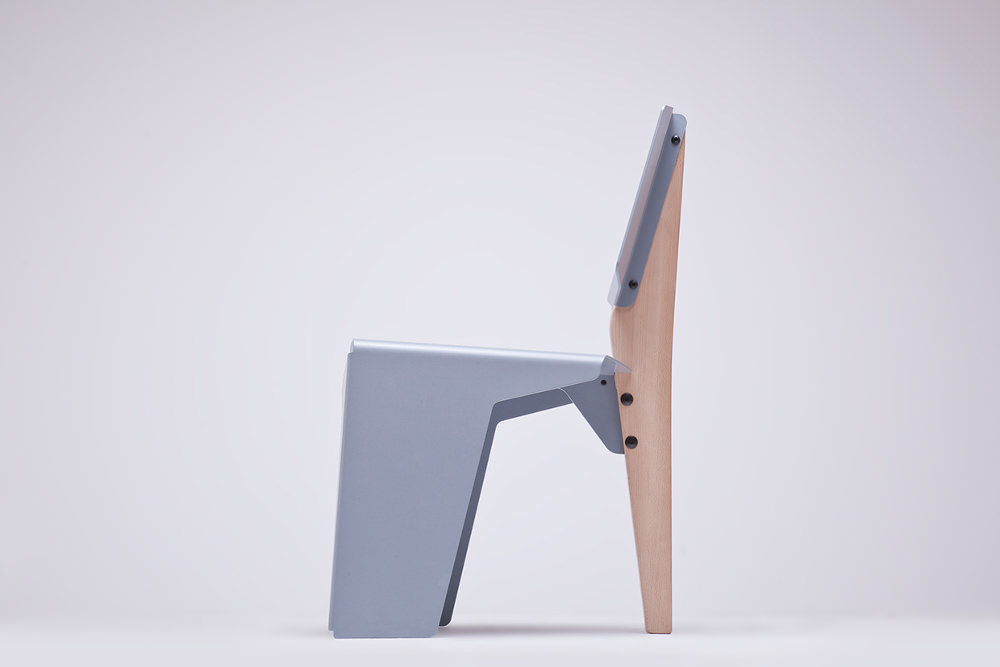 Kobuz chaise bois métal par Wo Mierzwa