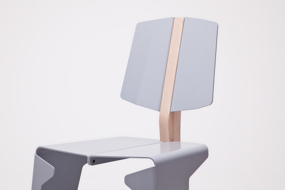 Kobuz chaise bois métal par Wo Mierzwa