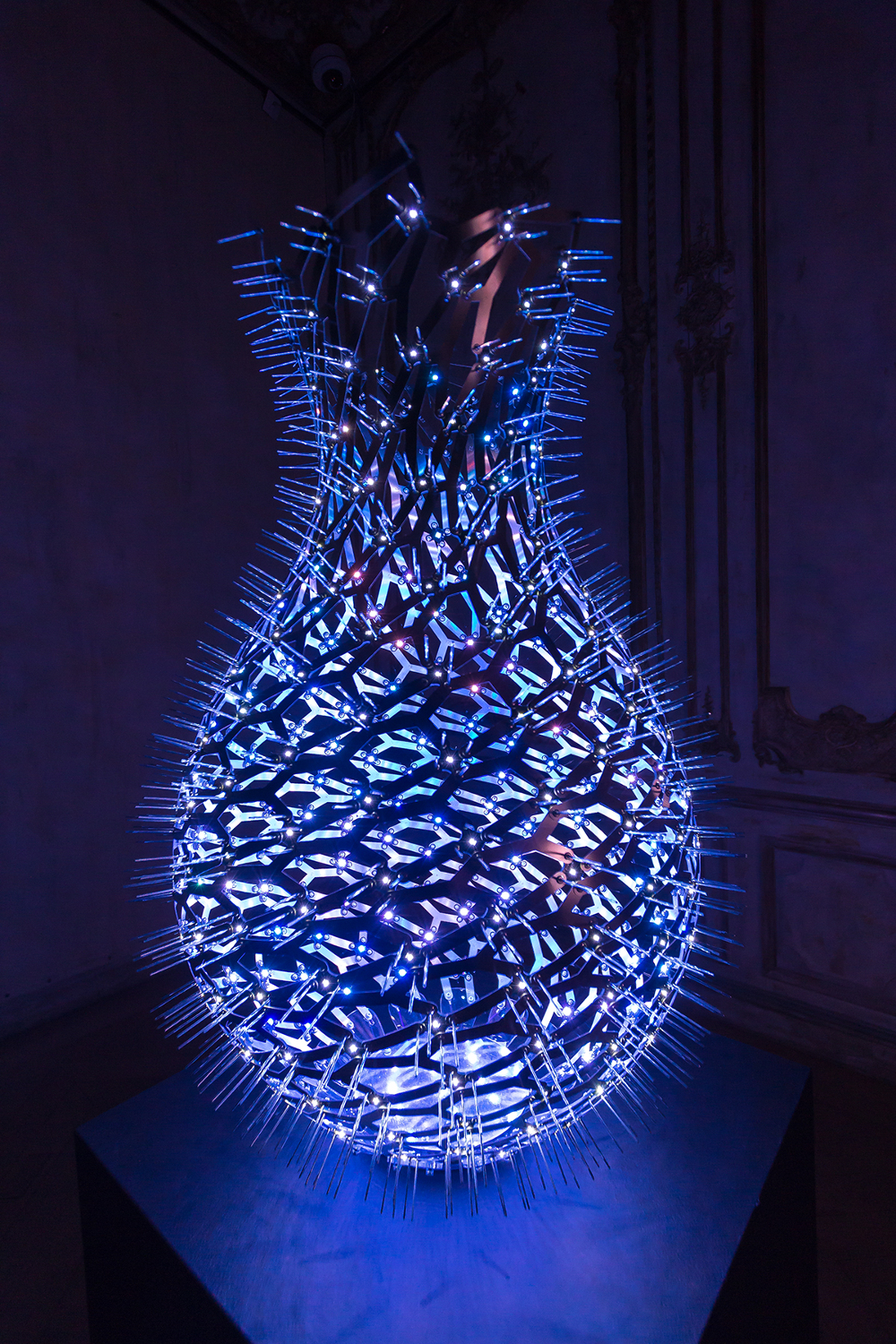 Moritz Waldemeyer / Angleterre - Vases vases interactifs incrustés de LED