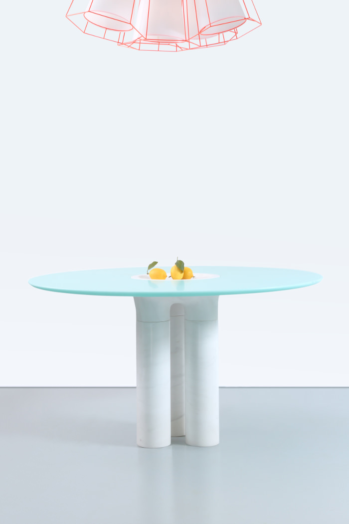 Vesta la table en marbre par Guillaume Delvigne