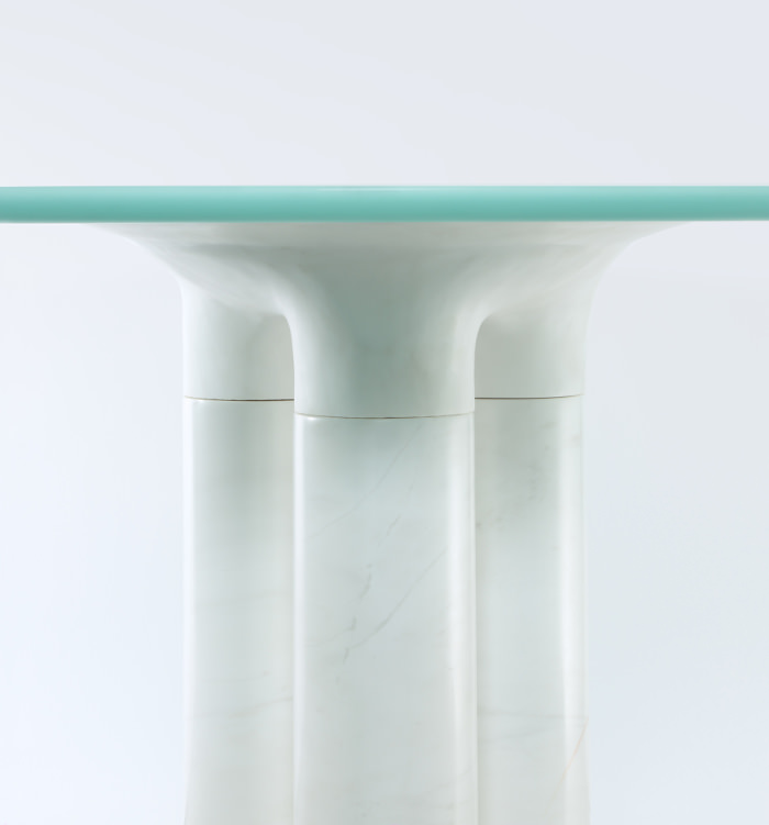 Vesta la table en marbre par Guillaume Delvigne