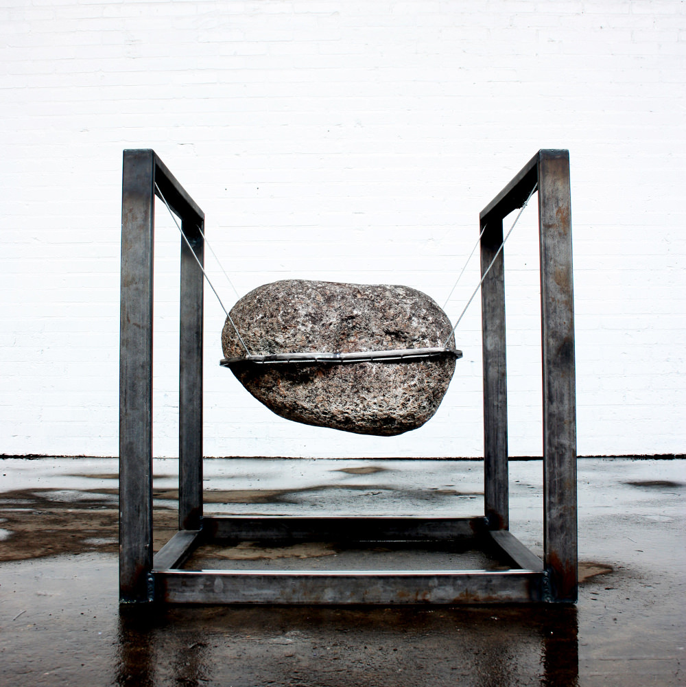 Was the first chair a stone ? chaise pierre par Lucas Munoz