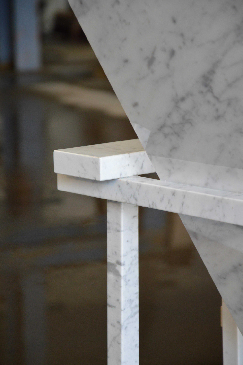 R&BM chaise de marbre par Jean-Charles Kien