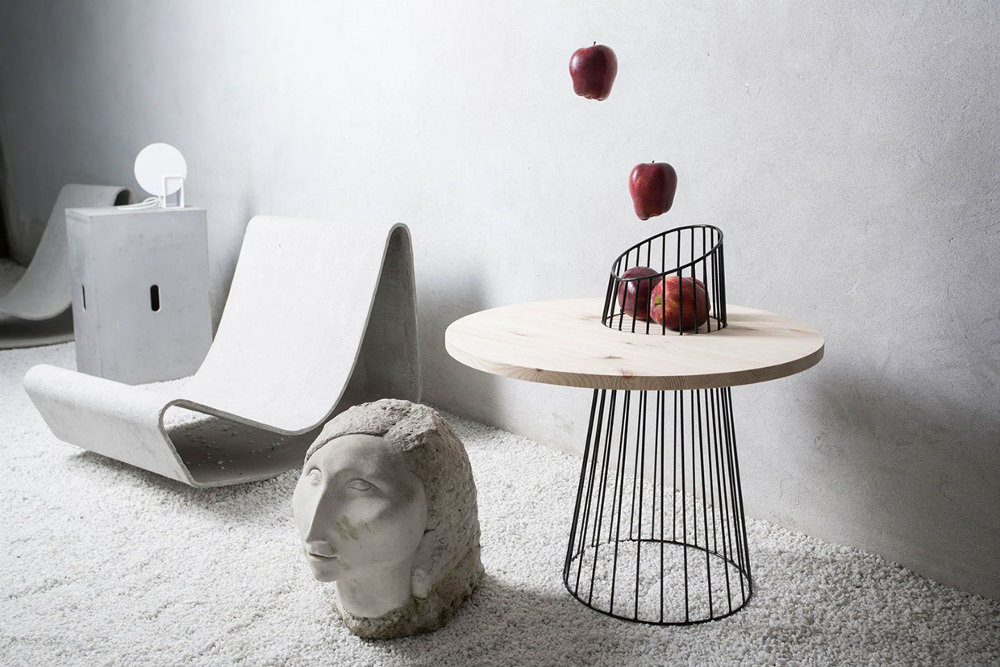 SYNTHESIS table bois métal par le Studio Presek Design