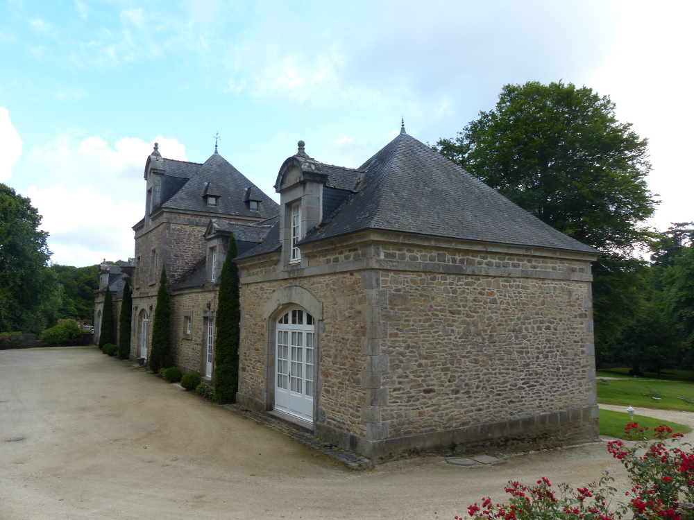 VOLVO 2015 - XC90 _ Château de Locguénolé - Dépendances en toute humilité...