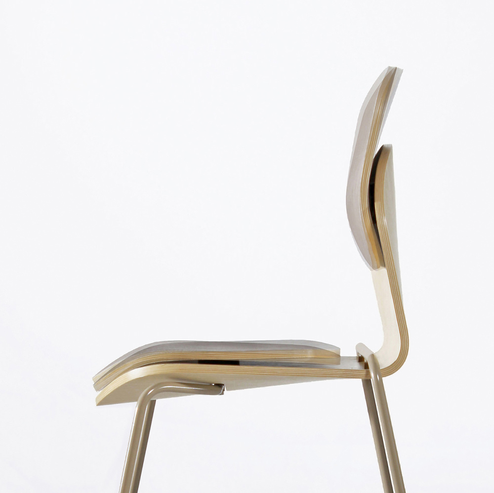 Grey field nouvelle chaise par Andras Kerekgyarto