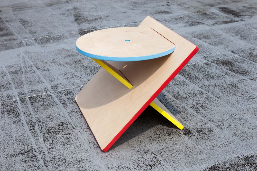 Projet étudiant : Bauhaus Stool tabouret carré rond triangle par Catherine Lee