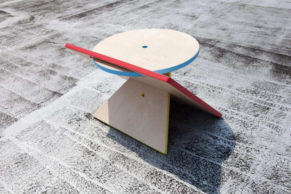 Projet étudiant : Bauhaus Stool tabouret carré rond triangle par Catherine Lee