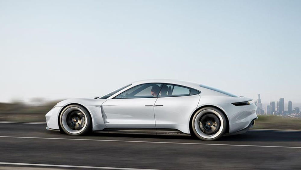 Salon de Francfort 2015 : la Porsche Mission E tout électrique