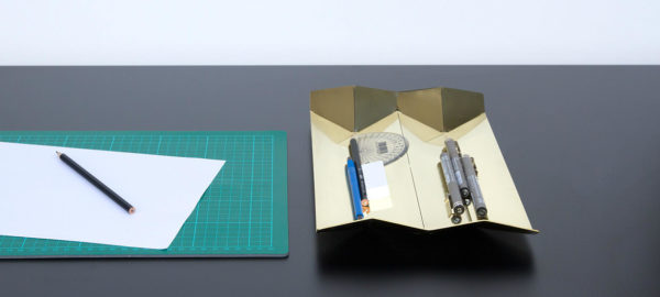 Valley Tray organiseur bureau laiton par Riley Sanders