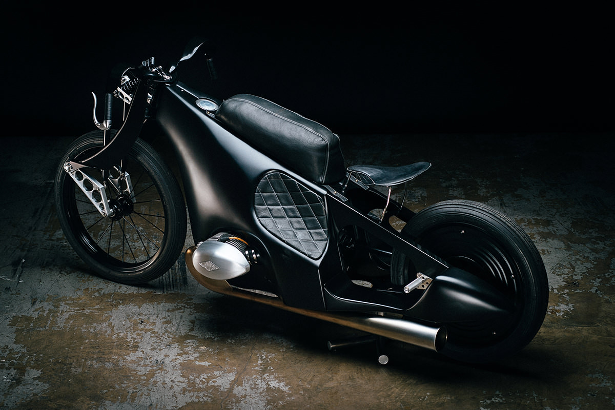 BMW Landspeeder moto retro-futuriste