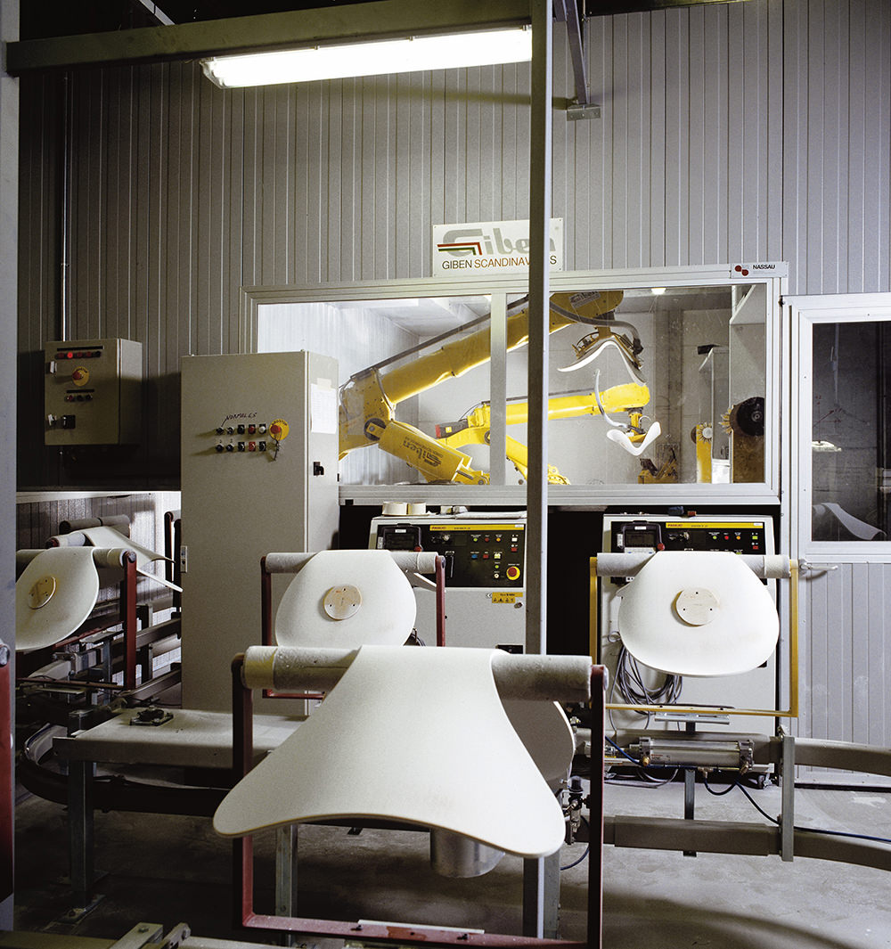 FCA Vassinger¯d Fritz Hansen factory - stackable chairs 3107 shells  in front of sanding robots