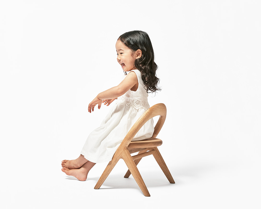 Kiminoisu, la chaise enfant de Mikiya Kobayashi