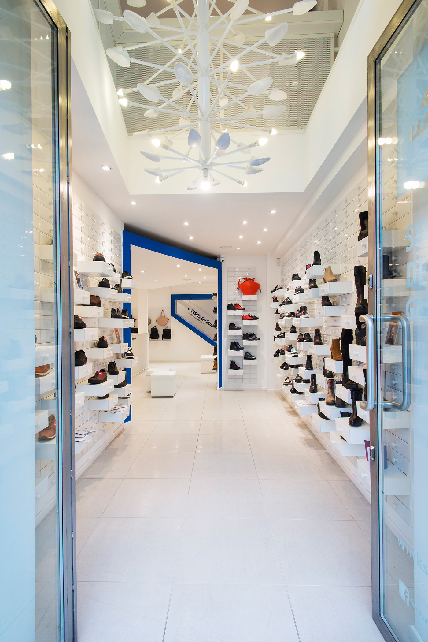 Retail : Wink la boutique footwear par Kissmiklos