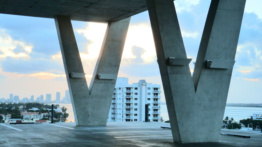 MIAMI : la cohabitation des mouvements architecturaux, à travers Herzog & de Meuron, les arts décoratifs et Philippe Starck