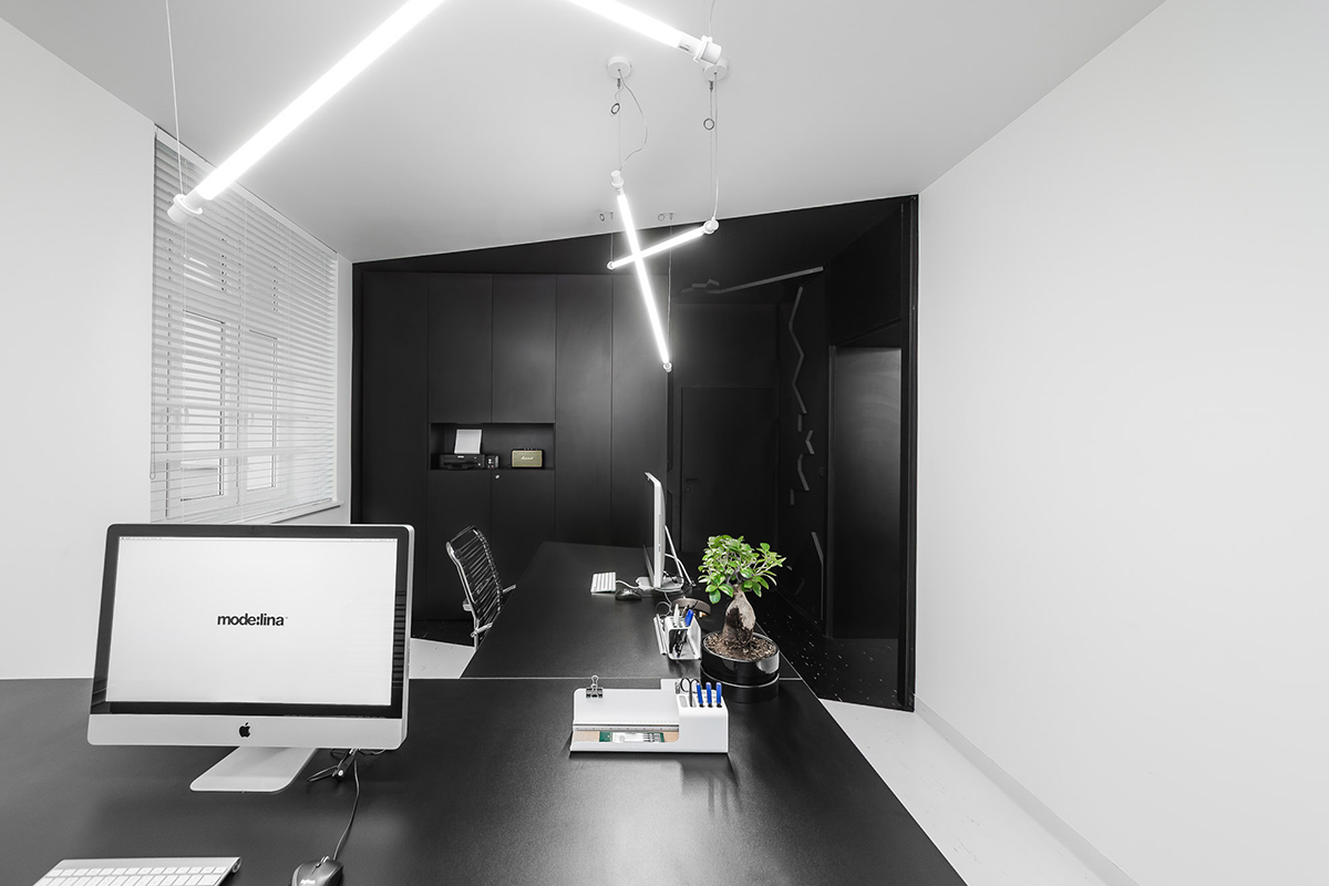 Les nouveaux bureaux monochromes du studio Mode:lina en Pologne