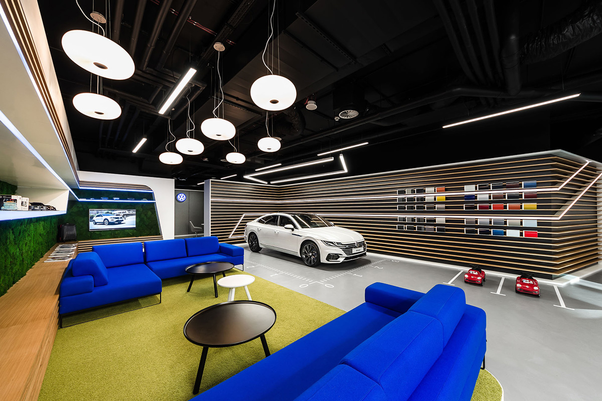 Le studio Mode:lina signe la Volkswagen Home à Varsovie