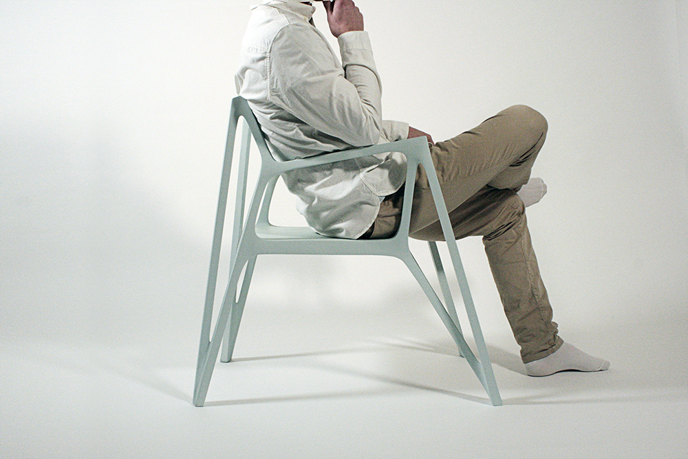 Ango chaise "obtusangle" par Benjamin Migliore et Albert Puig