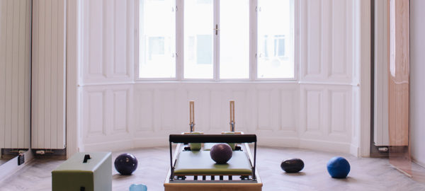 Un studio de pilates à l’atmosphère singulière signé Riebenbauer studio