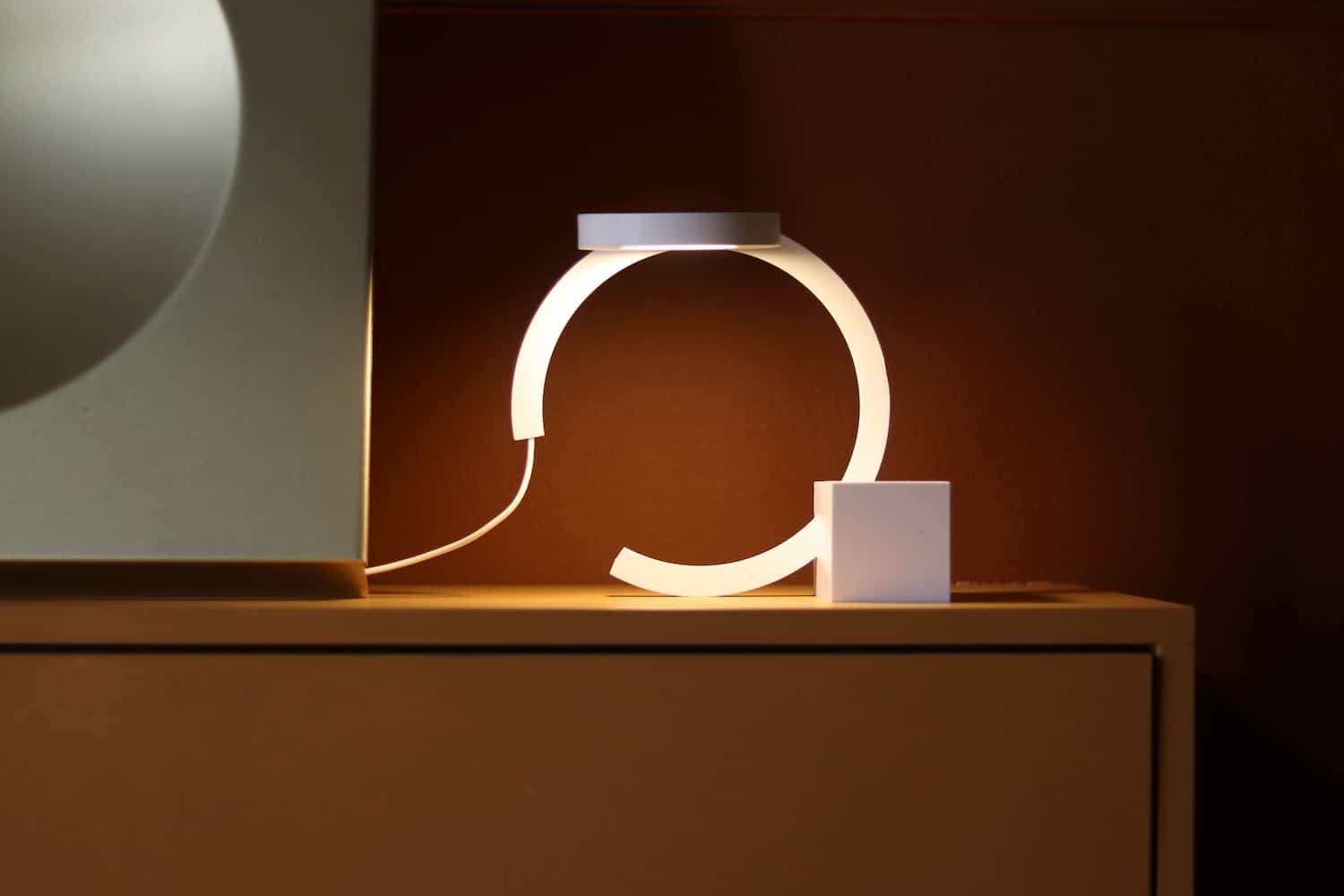 ORBYT : Luminaire modulable par Aleš Boem
