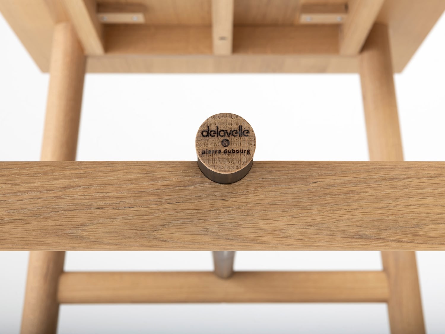 Delavelle s'associe à Pierre Dubourg pour créer la gamme de mobilier écoconçue Ostal